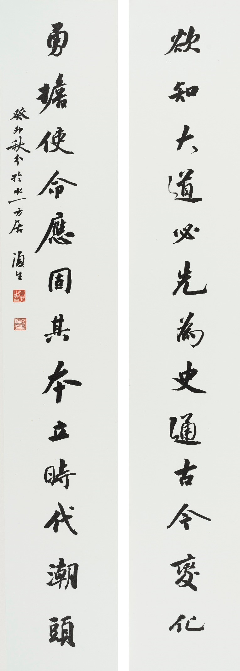 <h2>欲知勇担联</h2><p>作者：吴行</p><p>创作年代：2023年</p><p>规格：176cm×30cm×2</p><p>品类：宣纸书法</p>